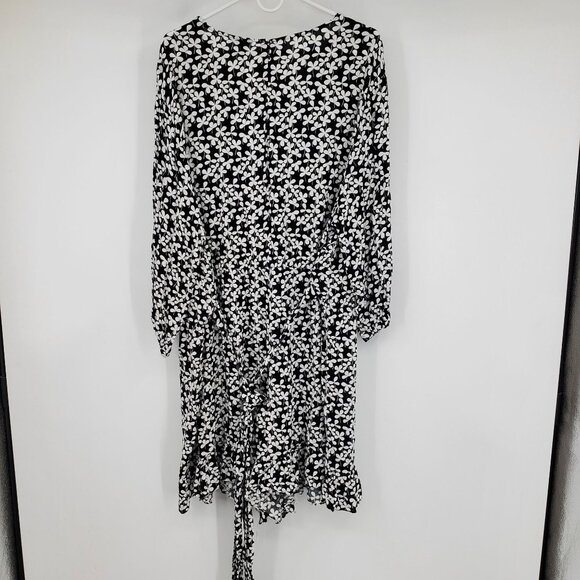 NWT Who What Wear Tossed Cloverbud Black and White Print 3/4 Sleeve Romper 4X - Picture 3 of 13